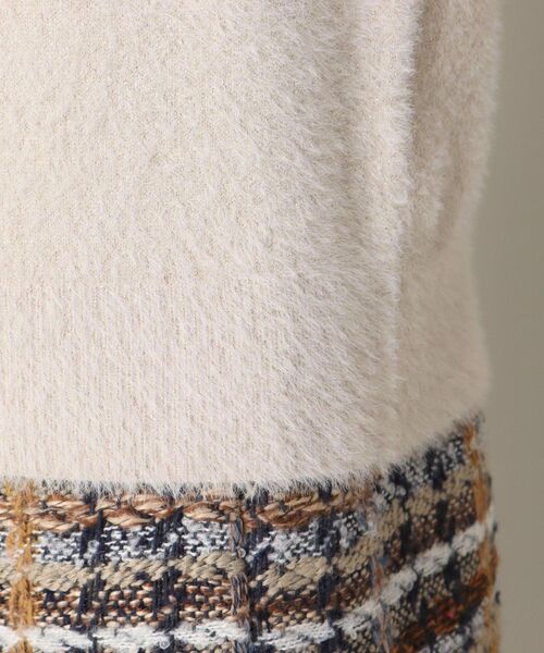 ITS'DEMO（イッツデモ）の「【パール調ボタン/丈短め/柔らかタッチ】ラメフェザーヤーンクルーカーデ（カーディガン/ボレロ・レディース・ベージュ/サックスブルー/オフホワイト・00）」の9枚目の写真