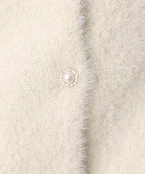 ITS'DEMO（イッツデモ）の「【パール調ボタン/丈短め/柔らかタッチ】ラメフェザーヤーンクルーカーデ（カーディガン/ボレロ・レディース・ベージュ/サックスブルー/オフホワイト・00）」の10枚目の写真