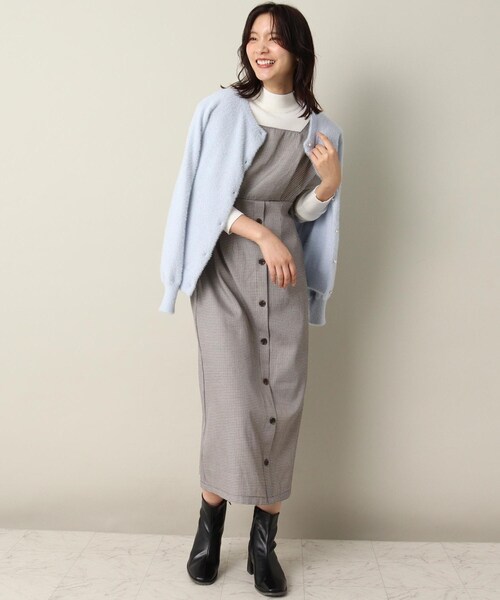 ITS'DEMO（イッツデモ）の「【パール調ボタン/丈短め/柔らかタッチ】ラメフェザーヤーンクルーカーデ（カーディガン/ボレロ・レディース・ベージュ/サックスブルー/オフホワイト・00）」の19枚目の写真