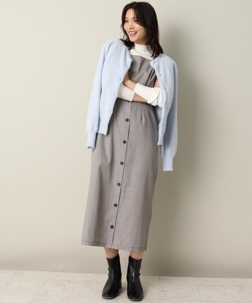 ITS'DEMO（イッツデモ）の「【パール調ボタン/丈短め/柔らかタッチ】ラメフェザーヤーンクルーカーデ（カーディガン/ボレロ・レディース・ベージュ/サックスブルー/オフホワイト・00）」の20枚目の写真