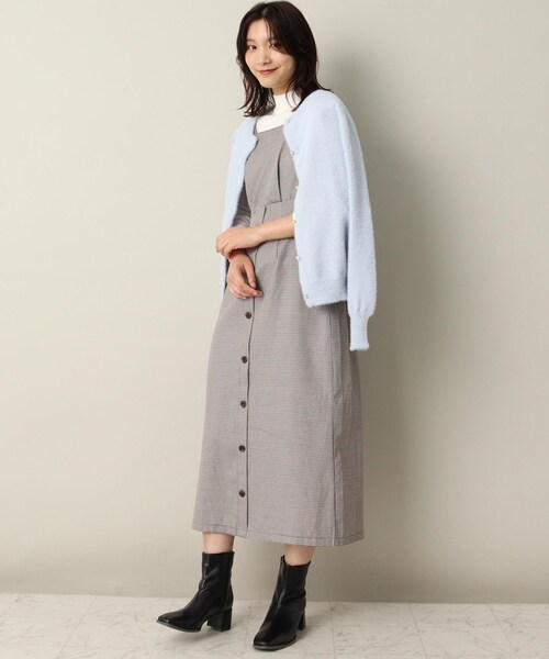 ITS'DEMO（イッツデモ）の「【パール調ボタン/丈短め/柔らかタッチ】ラメフェザーヤーンクルーカーデ（カーディガン/ボレロ・レディース・ベージュ/サックスブルー/オフホワイト・00）」の21枚目の写真