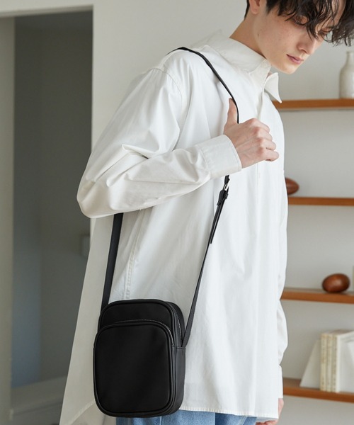 シンセティックレザー マルチポケットミニショルダーバッグ MONO