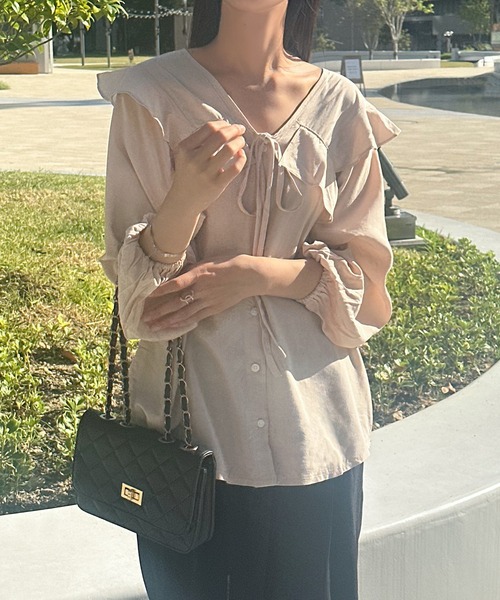 our 新作 フリルカラーブラウス ベージュ マーリエ ル カセット Maglie le cassetto 《大きいサイズ