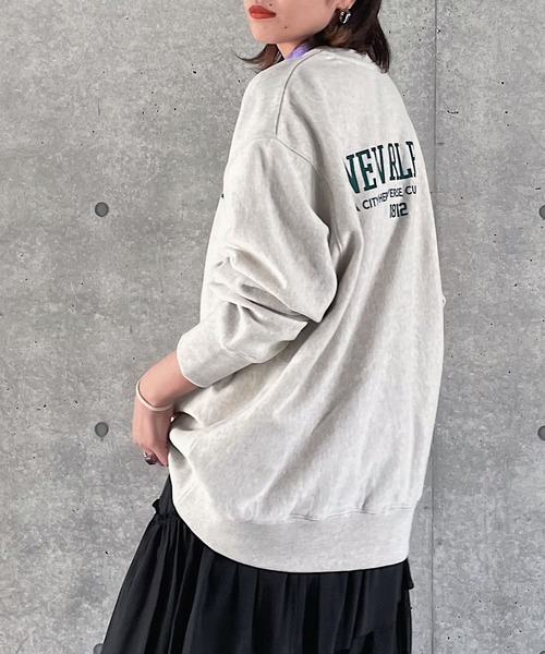 PAGEBOY（ページボーイ）の「クラックカレッジBIGスウェット（スウェット・レディース・ブラック/ターコイズブルー/オートミール・FREE）」の11枚目の写真