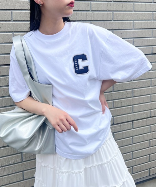 Niell（ニール）の「【CONART】Cアップリケ ビッグ オーバーサイズ コットン100 無地 1/2スリーブ Tシャツ（Tシャツ/カットソー・レディース・ネイビー/ホワイト/ブラック/グレー/ダークグリーン・M/L）」の2枚目の写真