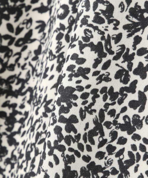 NATURAL BEAUTY BASIC（ナチュラルビューティーベーシック）の「バイカラーミニフラワープリントワンピース（ワンピース・レディース・グレー系その他/グリーン系その他3・SMALL/MEDIUM）」の6枚目の写真