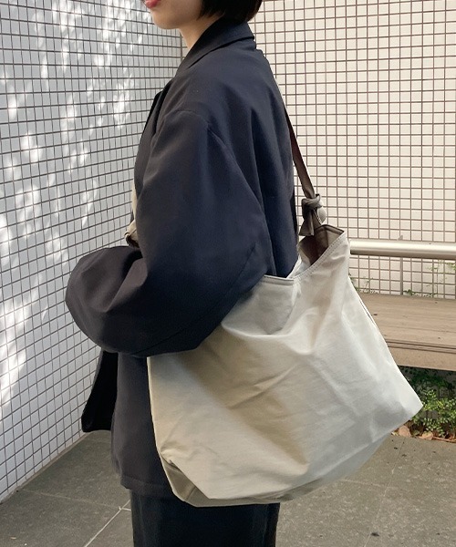 SEN TOKYO(セントーキョー)の「両結び 大容量 ワンショルダーバッグ(ショルダーバッグ・レディース・ブラック/グリーン/アイボリー・FREE)」の17枚目の写真