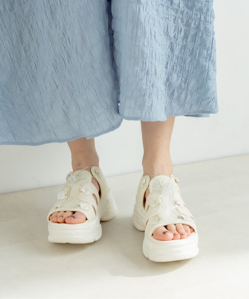 OLIVE des OLIVE（オリーブデオリーブ）の「クリアパーツスポーツサンダル（サンダル・レディース・アイボリー/ベージュ/ブラック・SMALL/MEDIUM/LARGE）」の9枚目の写真