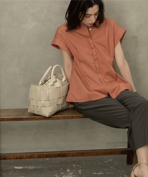 OPAQUE.CLIP(オペークドットクリップ)の「◆UVバンドカラーペプラムシャツブラウス【UV/イージーケア/洗濯機洗い可】(シャツ/ブラウス・レディース・ブラック/オフホワイト/ホワイト系5/ブルー系2/ベージュ系7/レンガ・34/36/38/40/42)」の11枚目の写真