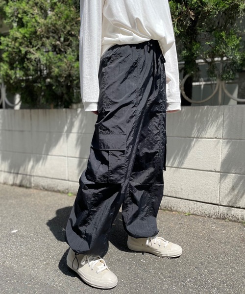 mi via loca（ミヴィアロカ）の「ドロストパラシュートパンツ（カーゴパンツ・レディース・ブラック/カーキ/アイボリー・FREE）」の10枚目の写真