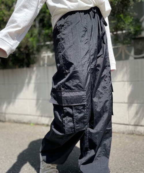 mi via loca（ミヴィアロカ）の「ドロストパラシュートパンツ（カーゴパンツ・レディース・ブラック/カーキ/アイボリー・FREE）」の8枚目の写真