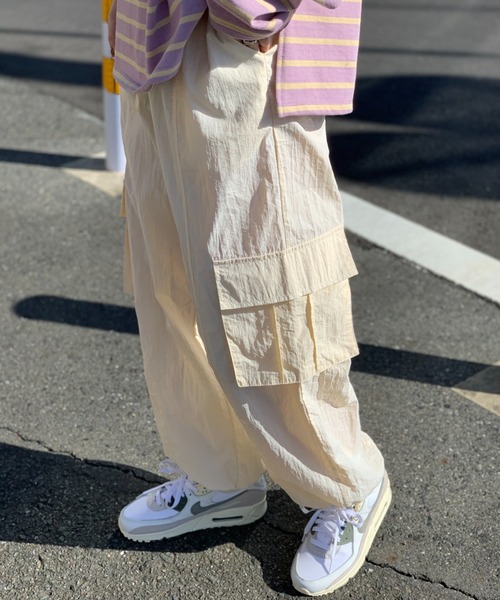 mi via loca（ミヴィアロカ）の「ドロストパラシュートパンツ（カーゴパンツ・レディース・ブラック/カーキ/アイボリー・FREE）」の21枚目の写真