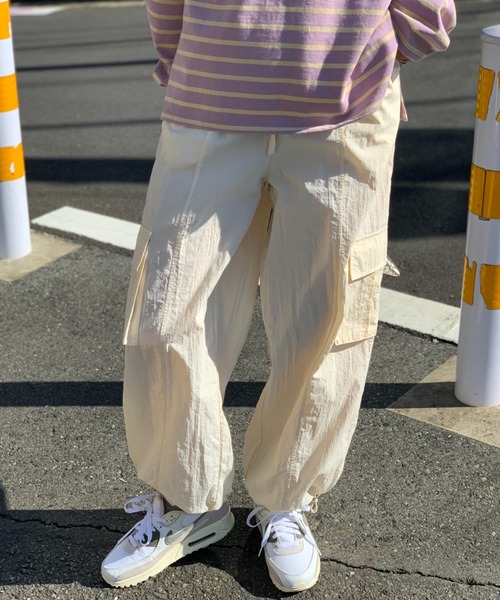 mi via loca（ミヴィアロカ）の「ドロストパラシュートパンツ（カーゴパンツ・レディース・ブラック/カーキ/アイボリー・FREE）」の19枚目の写真