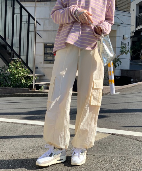 mi via loca（ミヴィアロカ）の「ドロストパラシュートパンツ（カーゴパンツ・レディース・ブラック/カーキ/アイボリー・FREE）」の18枚目の写真