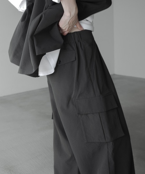 remer(リメール)の「loose out tuck wide cargo PT / ルーズアウトタックワイドカーゴパンツ(カーゴパンツ・メンズ・ブラック/チャコールグレー・SMALL/MEDIUM/LARGE)」の16枚目の写真