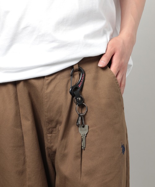 Dickies(ディッキーズ)の「【Dickies】カラビナ DS054NC(キーケース/キーアクセサリー・メンズ・シルバー系その他3/ブラック系その他2/シルバー系その他/シルバー系その他4/シルバー/ブラック系その他3/ブラック系その他4/ブラック・FREE)」の1枚目の写真