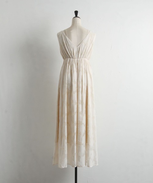 tocco closet（トッコ クローゼット）の「ハートネックフラワーシアー 