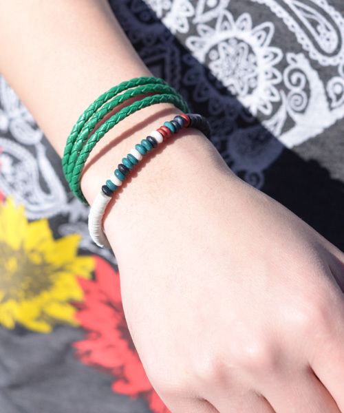 チャイハネ（チャイハネ）の「【チャイハネ】牛革シンプルレザーブレスレット（ブレスレット・メンズ・ブルー/グリーン/レッド/イエロー/ブラック・FREE）」の9枚目の写真