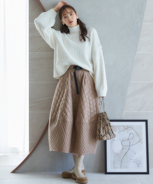 miclat（ミクラ）の「大きいサイズ　ケーブル編みハイネックボリュームニット　miclat（ニット/セーター・レディース・ネイビー/アイボリー・5L/4L/L/LL/3L）」の17枚目の写真