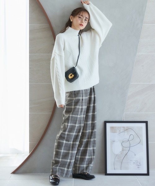 miclat（ミクラ）の「大きいサイズ　ケーブル編みハイネックボリュームニット　miclat（ニット/セーター・レディース・ネイビー/アイボリー・5L/4L/L/LL/3L）」の20枚目の写真