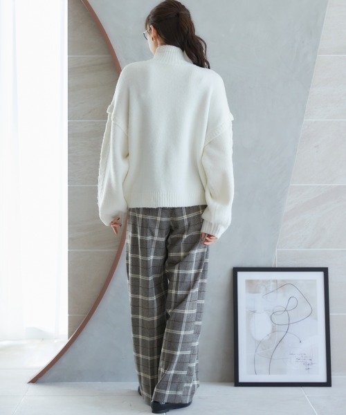 miclat（ミクラ）の「大きいサイズ　ケーブル編みハイネックボリュームニット　miclat（ニット/セーター・レディース・ネイビー/アイボリー・5L/4L/L/LL/3L）」の15枚目の写真