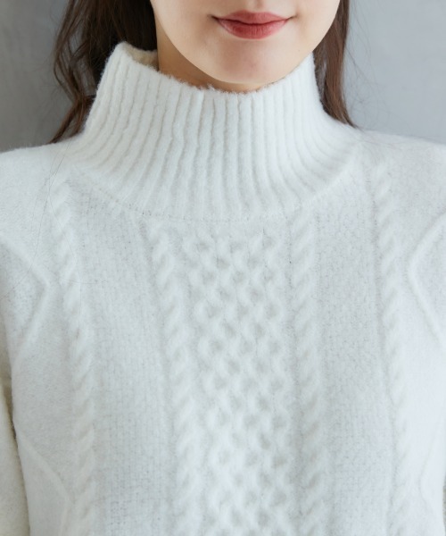 miclat（ミクラ）の「大きいサイズ　ケーブル編みハイネックボリュームニット　miclat（ニット/セーター・レディース・ネイビー/アイボリー・5L/4L/L/LL/3L）」の8枚目の写真