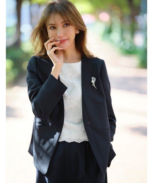 OPAQUE.CLIP（オペークドットクリップ）の「≪通勤・セレモニー/セットアップ対応≫ Vネックジャケット/ダブルクロス【洗濯機洗い可】（ノーカラージャケット・レディース・ライトベージュ/ネイビー/ブラック・40/38/42/36/34）」の4枚目の写真