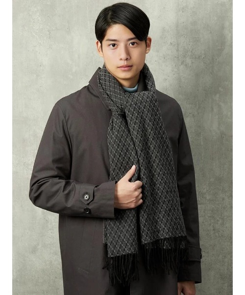 Perfect Suit FActory（パーフェクトスーツファクトリー）の「ロング　コットンマフラー　V.FRAAS　グレー/ネイビー（マフラー・メンズ・グレー/ネイビー・FREE）」の3枚目の写真