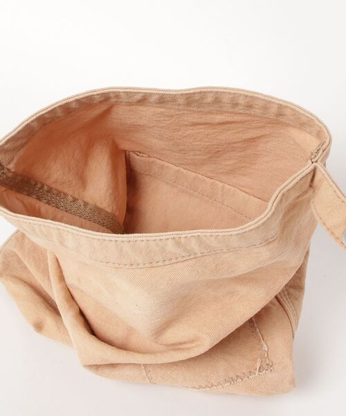 hobo（ホーボー）の「【hobo / ホーボー】ROLL TOP BAG DUCK CANVAS KAKISHIBU DYED（ハンドバッグ・メンズ・ブラック/キャメル・FREE）」の7枚目の写真