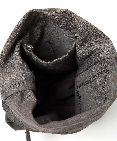 hobo（ホーボー）の「【hobo / ホーボー】ROLL TOP BAG DUCK CANVAS KAKISHIBU DYED（ハンドバッグ・メンズ・ブラック/キャメル・FREE）」の4枚目の写真