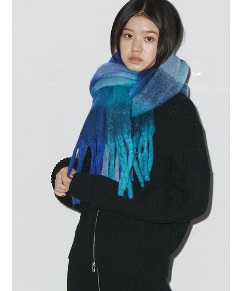 EMODA（エモダ）の「ボリュームチェックマフラー（マフラー・レディース・ブルー/ブラック・FREE）」の3枚目の写真