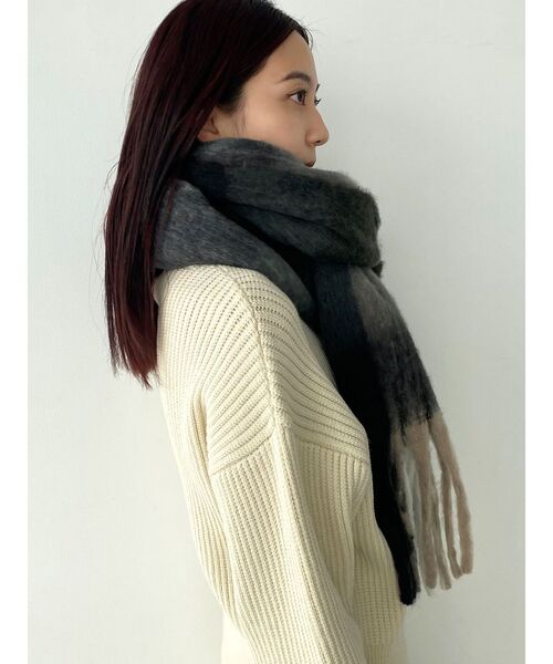 EMODA（エモダ）の「ボリュームチェックマフラー（マフラー・レディース・ブルー/ブラック・FREE）」の9枚目の写真