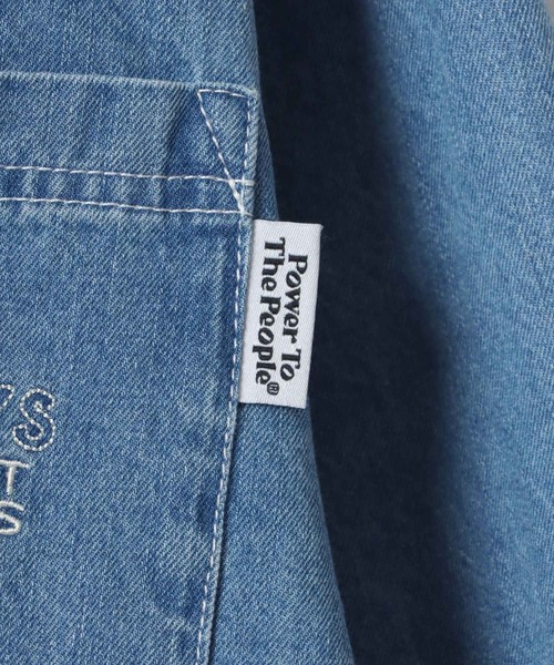 POWER TO THE PEOPLE（パワートゥーザピープル）の「POWER TO THE PEOPLE/パワートゥザピープル オーバーサイズ 袖刺繍 デニム レギュラーカラーシャツ/レディース メンズ（シャツ/ブラウス・メンズ・サックスブルー/ブラック/グレー・LL/M/L）」の9枚目の写真