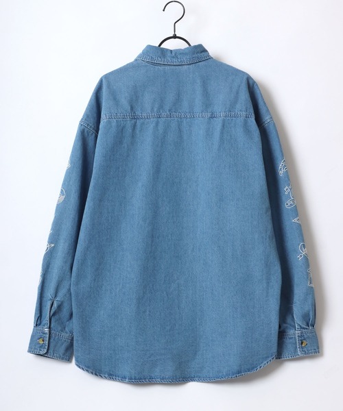 POWER TO THE PEOPLE（パワートゥーザピープル）の「POWER TO THE PEOPLE/パワートゥザピープル オーバーサイズ 袖刺繍 デニム レギュラーカラーシャツ/レディース メンズ（シャツ/ブラウス・メンズ・サックスブルー/ブラック/グレー・LL/M/L）」の16枚目の写真