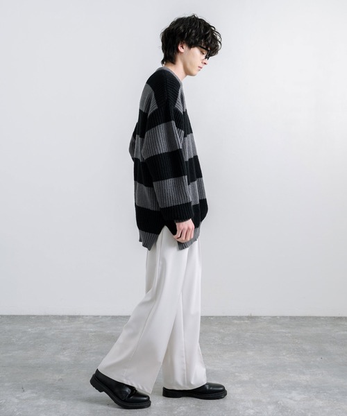 Rocky Monroe(ロッキーモンロー)の「オーバーサイズサイドスリット入りボーダークルーネックニット(ニット/セーター・メンズ・チャコール/ロイヤルブルー/レッド/オフホワイト・L/M)」の12枚目の写真