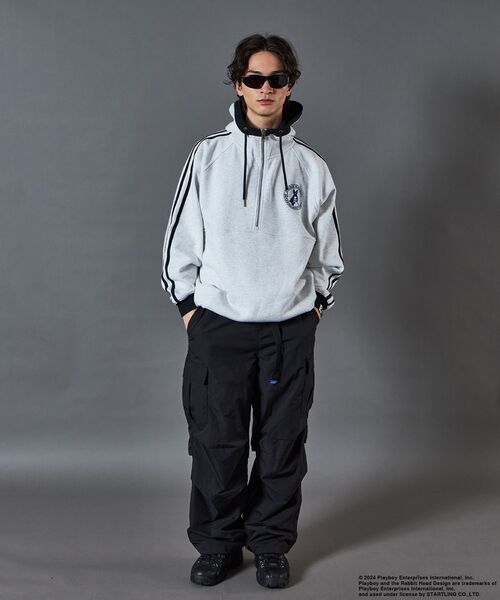 PLAYBOY(プレイボーイ)の「【SEQUENZ(シークエンズ)】PB FADE 1/2 ZIP HOODIE(パーカー・メンズ・ブラック/グレー・X-LARGE/LARGE/MEDIUM)」の11枚目の写真