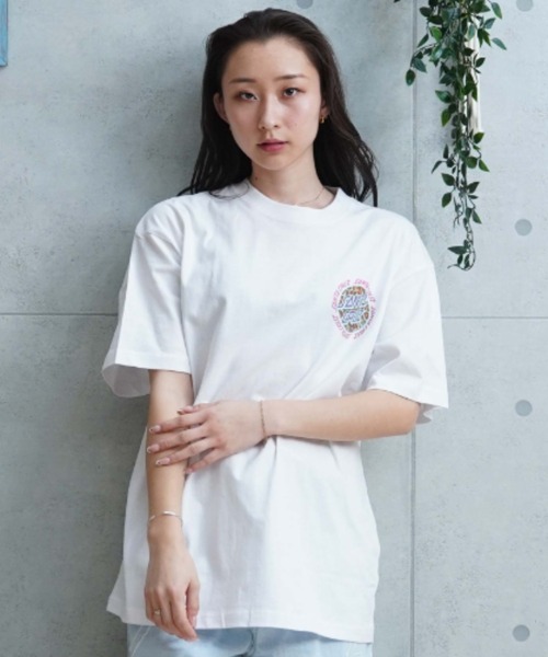 SANTA CRUZ（サンタクルーズ）の「【ムラサキスポーツ限定】SANTACRUZ/サンタクルーズ オーバーサイズTシャツ バックプリント 502241437（Tシャツ/カットソー・レディース・スミクロ/ホワイト/ライトブルー・XL/L/M）」の4枚目の写真