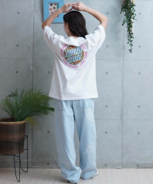 SANTA CRUZ（サンタクルーズ）の「【ムラサキスポーツ限定】SANTACRUZ/サンタクルーズ オーバーサイズTシャツ バックプリント 502241437（Tシャツ/カットソー・レディース・スミクロ/ホワイト/ライトブルー・XL/L/M）」の9枚目の写真