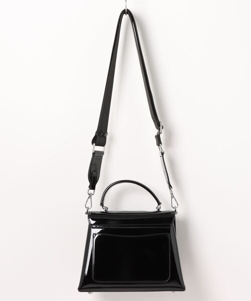 BENETTON (UNITED COLORS OF BENETTON)（ベネトンユナイテッドカラーズオブベネトン）の「メタルロゴフェイクレザー２WAYミディアムショルダーバッグ（ショルダーバッグ・レディース・ブラック/ブルー/クリーム/ライトピンク・FREE）」の5枚目の写真