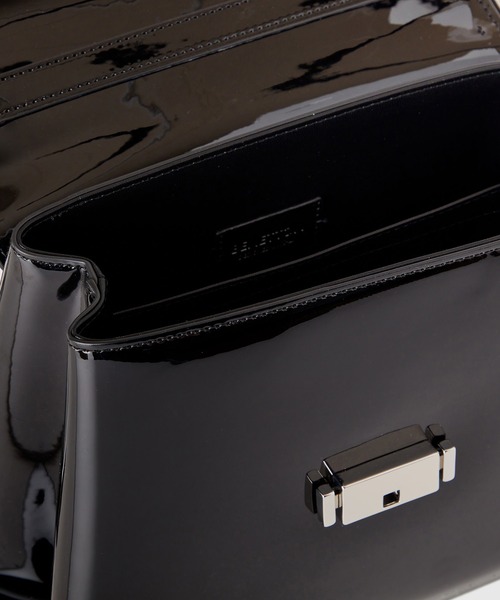 BENETTON (UNITED COLORS OF BENETTON)（ベネトンユナイテッドカラーズオブベネトン）の「メタルロゴフェイクレザー２WAYミディアムショルダーバッグ（ショルダーバッグ・レディース・ブラック/ブルー/クリーム/ライトピンク・FREE）」の10枚目の写真