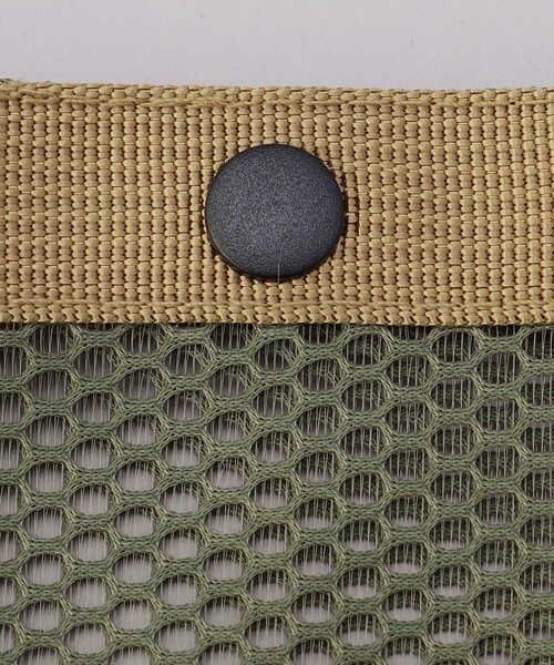 KiU（キウ）の「KiU/キウ PARACORD MESH MINI SACOCHE / パラコードメッシュミニサコッシュ（ショルダーバッグ・メンズ・キャメル/ブラック/ベージュ・ONE SIZE）」の7枚目の写真