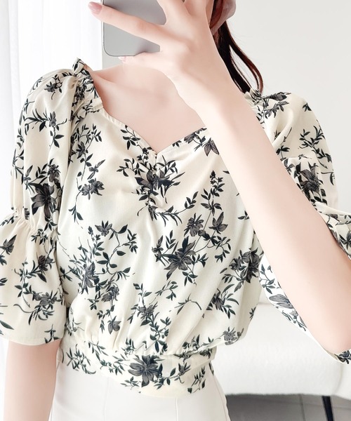 mily bilet(ミウィビレット)の「【mily bilet】着るだけで気分華やぐ♪花柄キャンディースリーブブラウス(シャツ/ブラウス・レディース・ピンク/アイボリー/ブラック・MEDIUM/SMALL/LARGE/X-LARGE)」の6枚目の写真