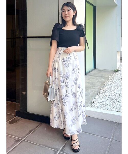 MERCURYDUO（マーキュリーデュオ）の「ボタニカルフラワーフレアースカート（スカート・レディース・チャコールグレー/ライトグレー/ピンク・SMALL/MEDIUM）」の4枚目の写真