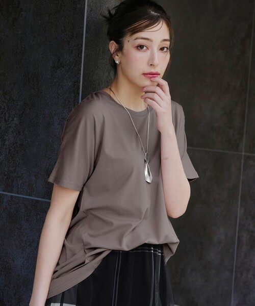 Tiaclasse(ティアクラッセ)の「【洗える】脇タックポンチプルオーバー(Tシャツ/カットソー・レディース・ブラック/オフホワイト/ブルー/グリーン/モカ・L/M)」の7枚目の写真