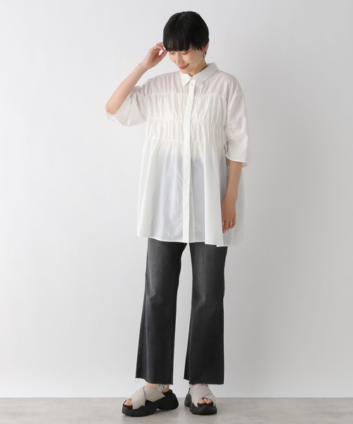 LEPSIM（レプシィム）の「シャーリング5分袖シャツ　124092（シャツ/ブラウス・レディース・ライム/チャコールグレー/ブルー/オフホワイト・FREE）」の8枚目の写真