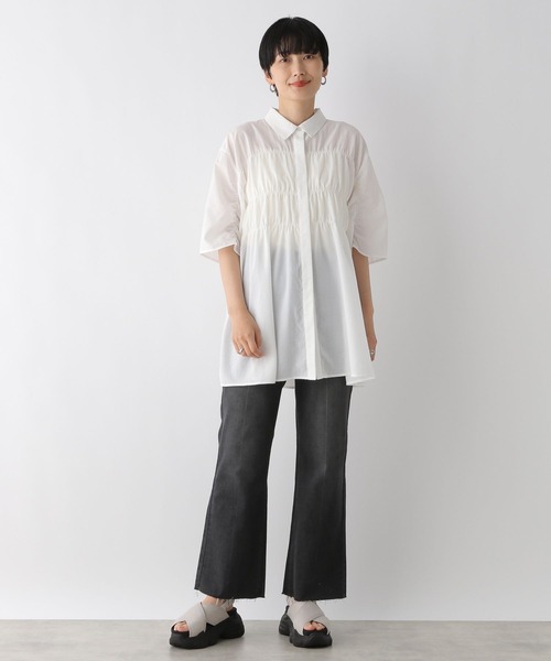 LEPSIM（レプシィム）の「シャーリング5分袖シャツ　124092（シャツ/ブラウス・レディース・ライム/チャコールグレー/ブルー/オフホワイト・FREE）」の9枚目の写真