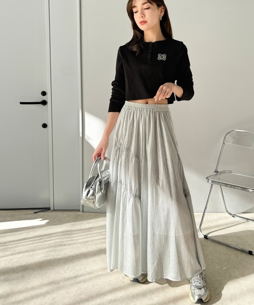 mily bilet（ミウィビレット）の「【mily bilet】指先も胸元も、あざと可愛い。ロゴ刺繍ヘンリーネッククロップドテレコリブカットソー（Tシャツ/カットソー・レディース・ブラック/チャコールグレー/アイボリー/インディゴブルー・SMALL/MEDIUM/LARGE/X-LARGE）」の18枚目の写真