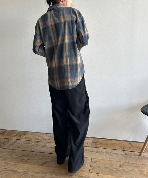 Kotoe（コトエ）の「オンブレチェックシャツ ビッグシルエット（シャツ/ブラウス・レディース・ネイビー・M/L）」の7枚目の写真