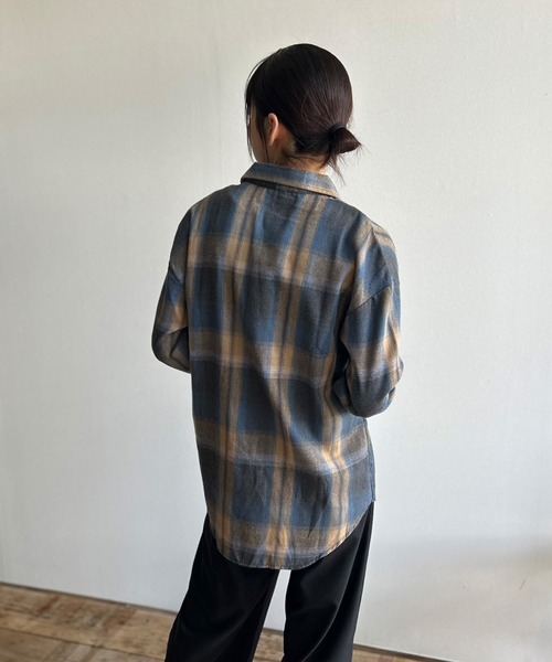 Kotoe（コトエ）の「オンブレチェックシャツ ビッグシルエット（シャツ/ブラウス・レディース・ネイビー・M/L）」の8枚目の写真