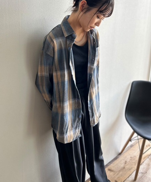 Kotoe（コトエ）の「オンブレチェックシャツ ビッグシルエット（シャツ/ブラウス・レディース・ネイビー・M/L）」の11枚目の写真